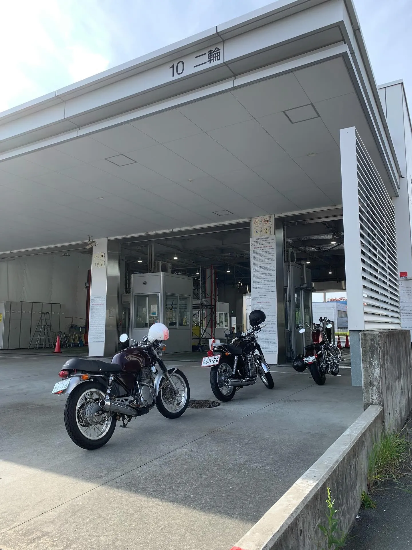 午後から急遽、YAMAHAのSR400の車検が決定しました！...