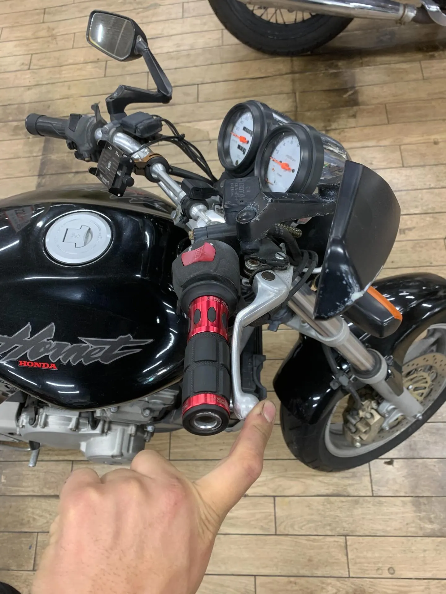 🏍️ 今日もバイクライフをサポート中!ホンダのホーネット25...