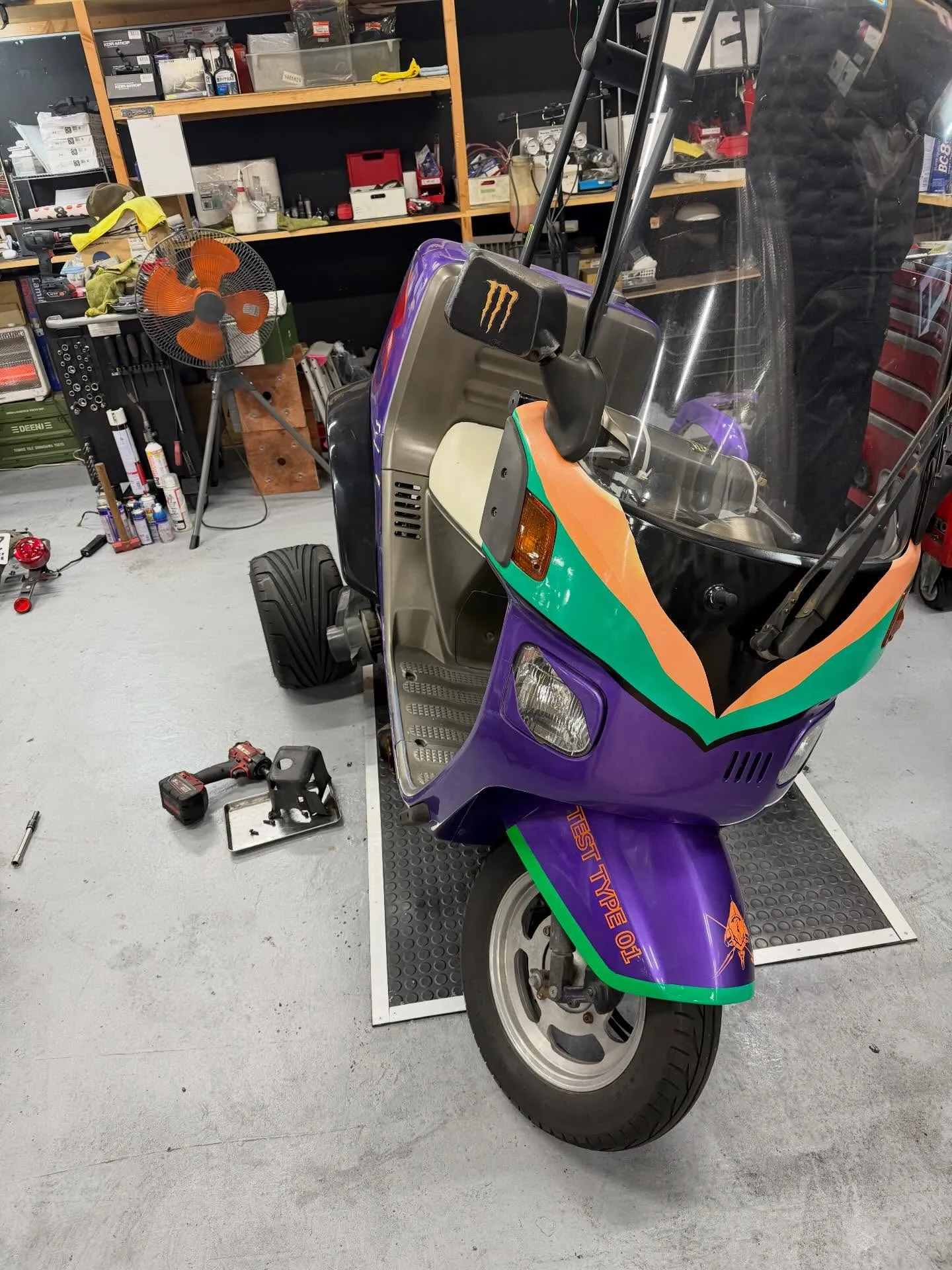 ジャイロキャノピーのエヴァンゲリオン仕様、修理で預かっていま...