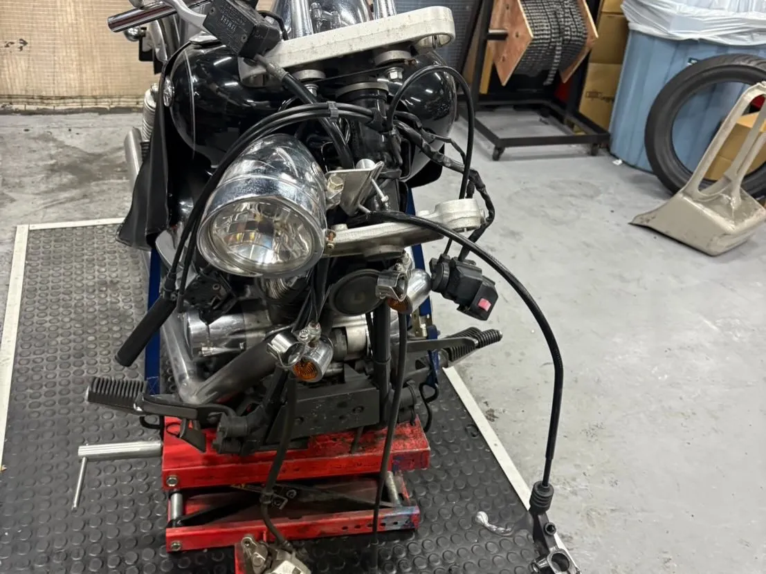 今日もバイクショップにようこそ！今回は、事故修理依頼を受けた...